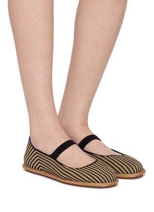模特儿示范图 - 点击放大 - ROTHY'S - Knit Mary Janes