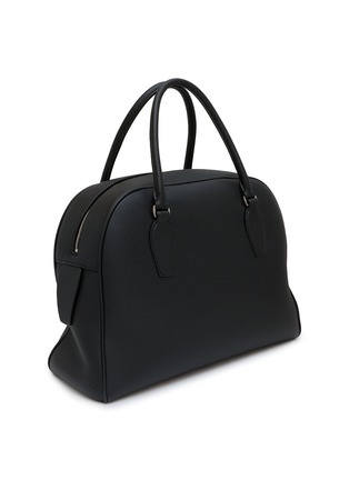 模特儿示范图 - 点击放大 - THE ROW - India 12.00 Lux Grain Leather Bowling Bag