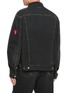 背面 - 点击放大 - MM6 MAISON MARGIELA - Sticker Patch Dark Wash Cotton Denim Jacket