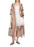 模特儿示范图 - 点击放大 - AMOR RIVIERA - Zigzag Pattern Metallic Knit Long Poncho Dress