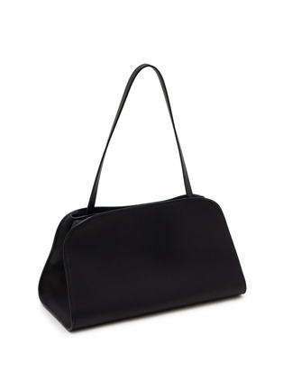 模特儿示范图 - 点击放大 - THE ROW - Peggy Leather Clutch Bag