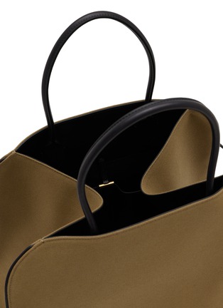 细节 - 点击放大 - THE ROW - Margaux 15 Ceinture Canvas Leather Trim Top Handle Bag