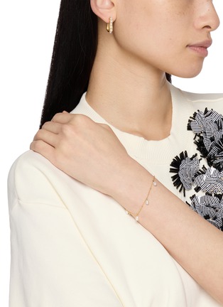 模特儿示范图 - 点击放大 - MISSOMA - Baya 18K Gold Plated Stering Silver Pearl Chain Bracelet
