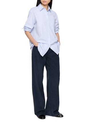 模特儿示范图 - 点击放大 - THE ROW - Gavina Striped Cotton Poplin Shirt