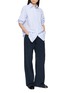 模特儿示范图 - 点击放大 - THE ROW - Gavina Striped Cotton Poplin Shirt