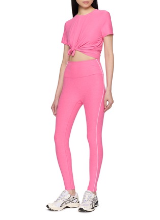 模特儿示范图 - 点击放大 - BEYOND YOGA - Spacedye™ Streamline Midi Legging