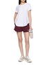 模特儿示范图 - 点击放大 - BEYOND YOGA - Featherweight On The Down Low T-Shirt