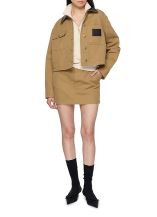 模特儿示范图 - 点击放大 - BALENCIAGA - Leather Collar Cropped Cotton Workwear Jacket