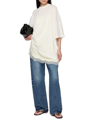 模特儿示范图 - 点击放大 - R2W - Edric Straight Leg Jeans