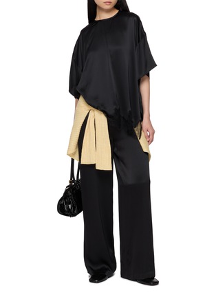 模特儿示范图 - 点击放大 - R2W - Marlon Half-Banding Wide Leg Pants