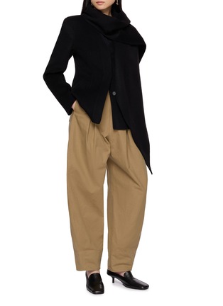 模特儿示范图 - 点击放大 - R2W - Milo Pintuck Cotton Pants