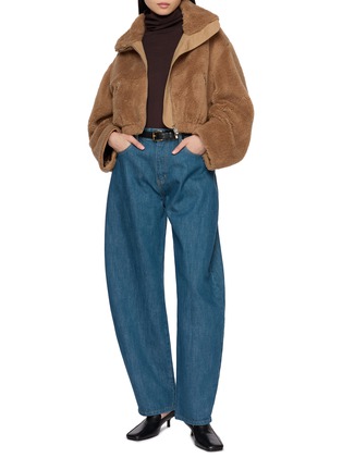 模特儿示范图 - 点击放大 - R2W - Falco High Neck Faux Fur Jacket