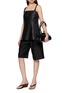模特儿示范图 - 点击放大 - R2W - Blena Sleeveless Square Neck Lamb Leather Top