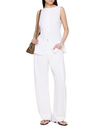 模特儿示范图 - 点击放大 - THEORY - Sleeveless Boat Neck Button Front Crunch Top