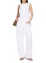 模特儿示范图 - 点击放大 - THEORY - Sleeveless Boat Neck Button Front Crunch Top