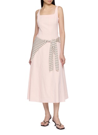 模特儿示范图 - 点击放大 - THEORY - Sleeveless Square Neck Dress
