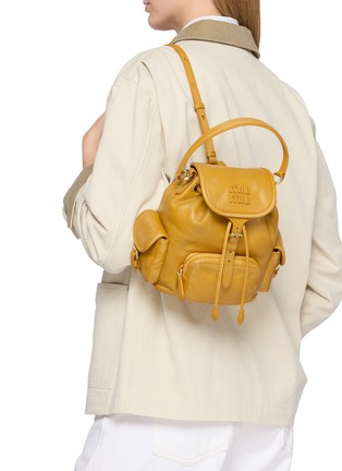 模特儿示范图 - 点击放大 - MIU MIU - Small Leather Backpack