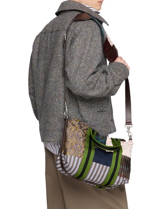 模特儿示范图 - 点击放大 - DRIES VAN NOTEN - Small Striped Patchwork Tote Bag