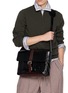 模特儿示范图 - 点击放大 - DRIES VAN NOTEN - Small Leather Messenger Bag