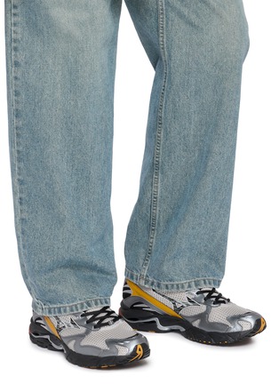 模特儿示范图 - 点击放大 - MIZUNO - Wave Rider 10 Mesh Men's Sneakers