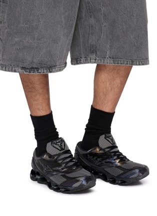 模特儿示范图 - 点击放大 - MIZUNO - Wave Prophecy LS Lenticular Men's Sneakers