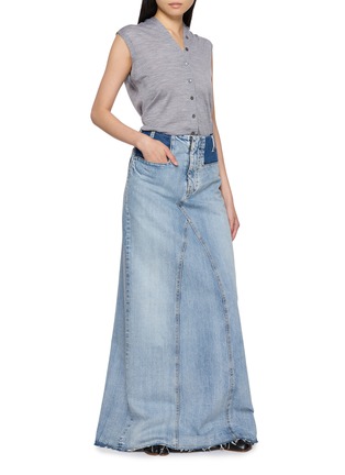 模特儿示范图 - 点击放大 - MAISON MARGIELA - Waistless Light Wash Denim Maxi Skirt