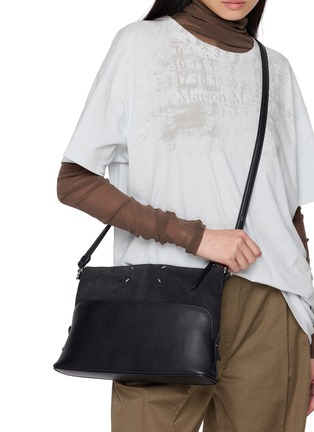 模特儿示范图 - 点击放大 - MAISON MARGIELA - SAC Soft Leather Pouch Bag