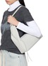 模特儿示范图 - 点击放大 - MAISON MARGIELA - Medium East West Leather Box Bag