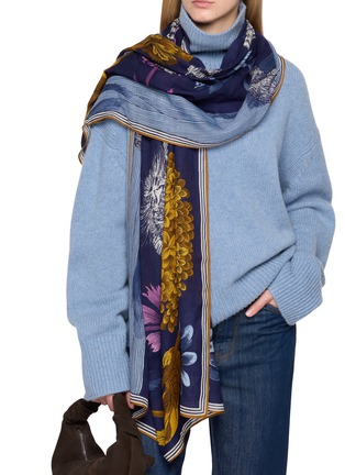 模特儿示范图 - 点击放大 - INOUI EDITIONS - Gustav Wool Scarf