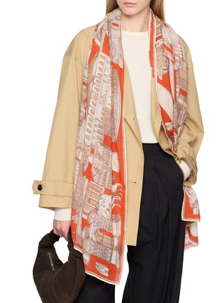 模特儿示范图 - 点击放大 - INOUI EDITIONS - Roma Wool Scarf