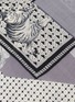 细节 - 点击放大 - INOUI EDITIONS - LES CHERIS 羊毛印花围巾
