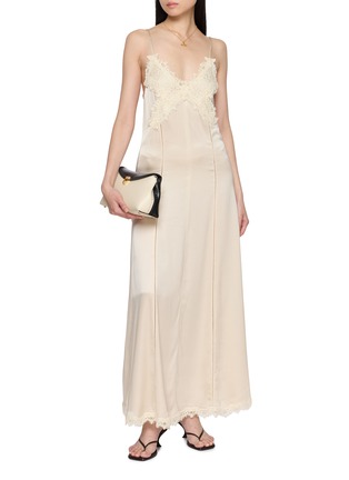 模特儿示范图 - 点击放大 - HANAA STUDIO - Lace Trim Embroidered Camisole Maxi Dress