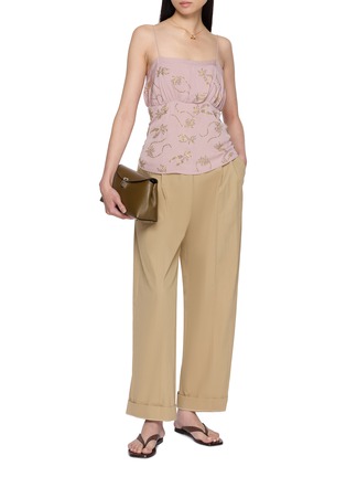 模特儿示范图 - 点击放大 - HANAA STUDIO - Rhinestone Embroidered Bow Back Camisole