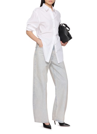 模特儿示范图 - 点击放大 - HELMUT LANG - Open Back Knot Shirt
