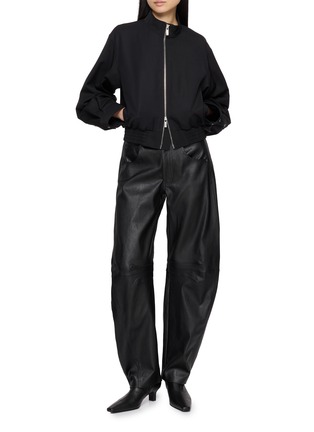 模特儿示范图 - 点击放大 - HELMUT LANG - Cropped Gabardine Bomber Jacket