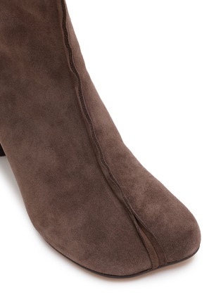 细节 - 点击放大 - MM6 MAISON MARGIELA - 70 Anatomic Stitch Toe Suede Ankle Boots