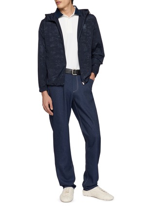 模特儿示范图 - 点击放大 - SOUTHCAPE - Printed Denim-Like Pants