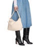模特儿示范图 - 点击放大 - MM6 MAISON MARGIELA - Japanese Pochette Leather Shoulder Bag