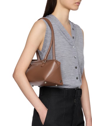 模特儿示范图 - 点击放大 - MM6 MAISON MARGIELA - Medium Bauletto Leather Shoulder Bag