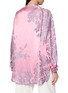 背面 - 点击放大 - KATLIAX - Long Sleeve High Neck Floral Satin Shirt