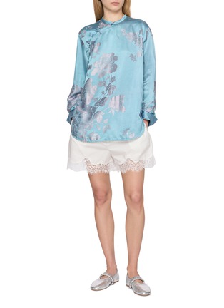 模特儿示范图 - 点击放大 - KATLIAX - High Neck Floral Shirt