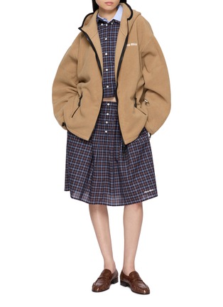 模特儿示范图 - 点击放大 - MIU MIU - Logo Embroidered Fleece Hooded Jacket