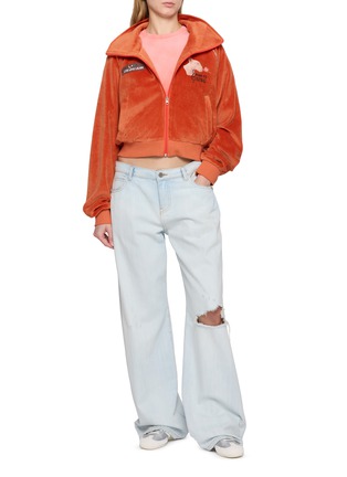 模特儿示范图 - 点击放大 - HALFWAY NATIVE - Terrier Graphic Velour Jacket