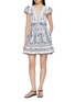 模特儿示范图 - 点击放大 - FARM RIO - V-Neck Floral Mini Dress
