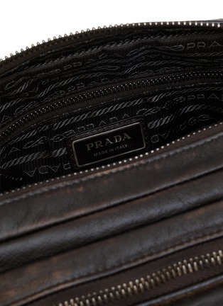 细节 - 点击放大 - PRADA - Distressed Leather Shoulder Bag