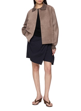 模特儿示范图 - 点击放大 - JW ANDERSON - Belted Front Drape Tailored Shorts