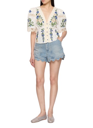 模特儿示范图 - 点击放大 - FARM RIO - Floral Embroidered Blouse