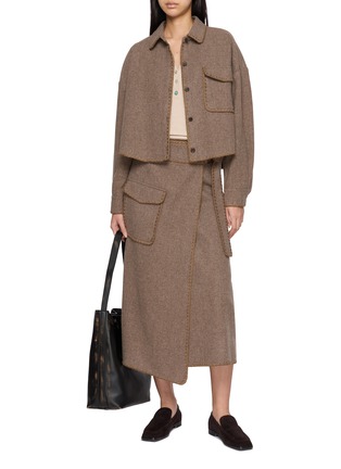 模特儿示范图 - 点击放大 - THE LOOM - Shell Edge Belted Wool Wrap Midi Skirt