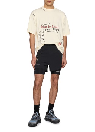 模特儿示范图 - 点击放大 - ADIDAS - X Song for the Mute Run In Love Graphic Print T-Shirt