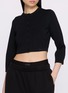 模特儿示范图 - 点击放大 - SKIMS - REFINED KNIT 露脐开衫